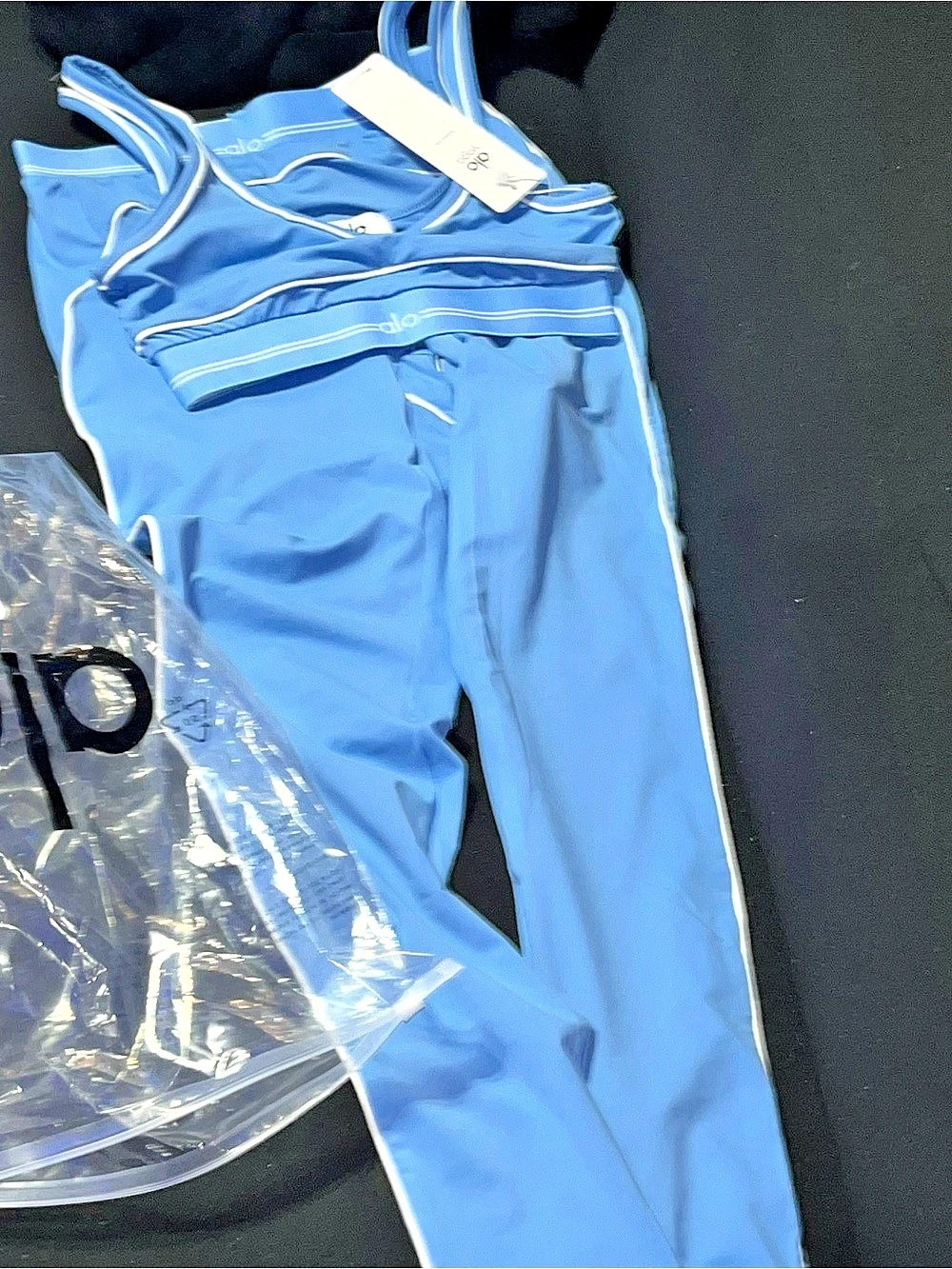 Alo Yoga Airlift Suit Up Bra & High-Waist Suit Up Legging Set Blue - Picture 2 of 2